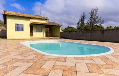 Imagem: A casa possui 2 Dormitórios, 2 Banheiros, 4 Vagas na garagem