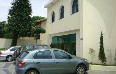 Imagem: O depósito possui 5 Vagas na garagem, 350m² de Área e está