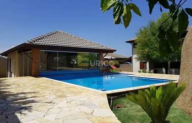 Imagem: A casa possui 4 Dormitórios, 5 Banheiros, 5 Vagas na garagem