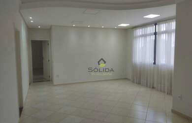 Imagem: A casa possui 3 Dormitórios, 5 Banheiros, 4 Vagas na garagem