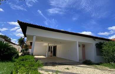 Imagem: A casa possui 5 Dormitórios, 4 Banheiros, 3 Vagas na garagem