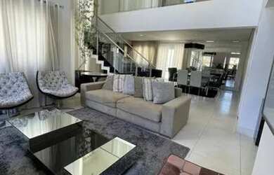 Imagem: A casa em condomínio possui 3 Dormitórios, 1 Banheiro, 2 Vagas