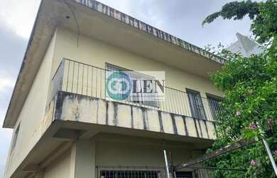 Imagem: A casa possui 3 Dormitórios, 3 Banheiros, 4 Vagas na garagem