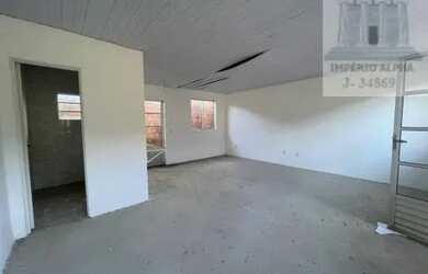 Imagem: A casa possui 1 Dormitório, 1 Banheiro, 1 Vaga na garagem