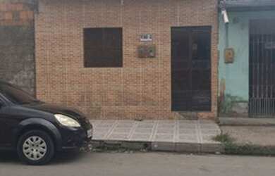 Imagem: A casa possui 4 Dormitórios, 2 Banheiros e está localizado