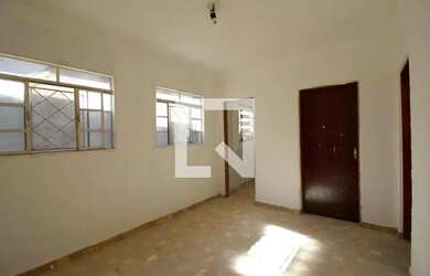 Imagem: A casa possui 3 Dormitórios, 3 Banheiros, 1 Vaga na garagem