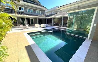 Imagem: A casa em condomínio possui 4 Dormitórios, 5 Banheiros, 1