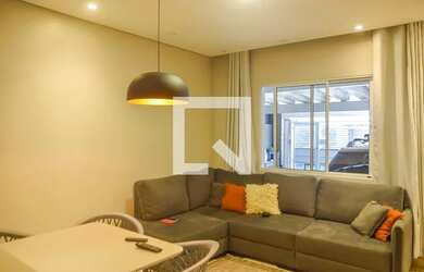 Imagem: A casa possui 2 Dormitórios, 2 Banheiros, 2 Vagas na garagem