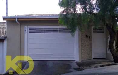 Imagem: A casa possui 3 Dormitórios, 2 Banheiros, 2 Vagas na garagem