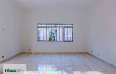 Imagem: A casa possui 2 Dormitórios, 2 Banheiros, 2 Vagas na garagem