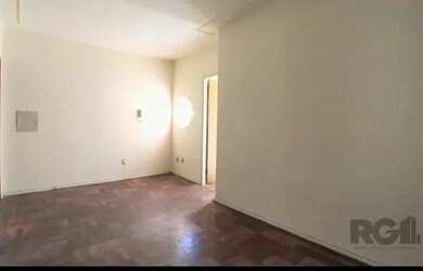 Imagem 3: Apartamento com 2 dormitórios, 1 banheiro no Bairro Centro Histórico