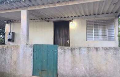 Imagem: A casa possui 2 Dormitórios, 1 Banheiro e está localizado