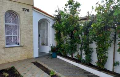 Imagem: A casa para alugar possui 3 Dormitórios, 5 Banheiros, 2 Vagas