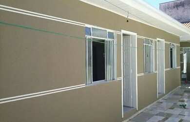 Imagem: A casa possui 2 Dormitórios, 1 Banheiro, 1 Vaga na garagem