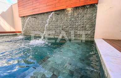 Imagem: A casa possui 4 Dormitórios, 5 Banheiros, 4 Vagas na garagem