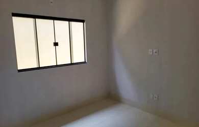 Imagem: A casa possui 2 Dormitórios, 1 Banheiro, 1 Vaga na garagem