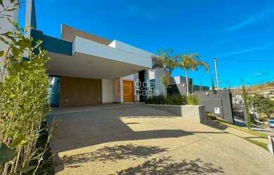 Imagem: A casa em condomínio possui 3 Dormitórios, 3 Banheiros, 4