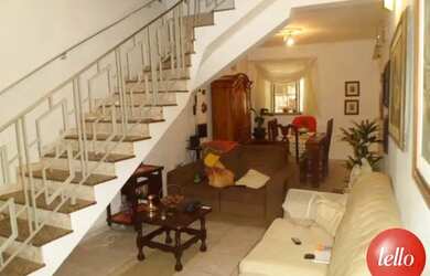 Imagem: A casa possui 3 Dormitórios, 1 Banheiro, 3 Vagas na garagem