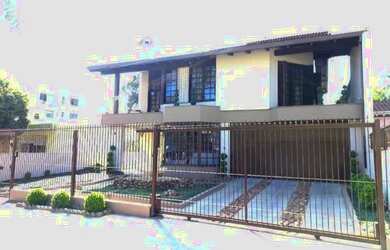 Imagem: A casa possui 5 Dormitórios, 1 Banheiro, 4 Vagas na garagem