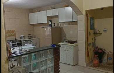 Imagem: A casa possui 2 Dormitórios, 2 Banheiros e 1 Vaga na garagem