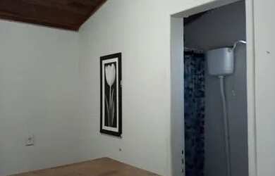 Imagem: A kitnet possui 1 Dormitório e 1 Banheiro e está localizado