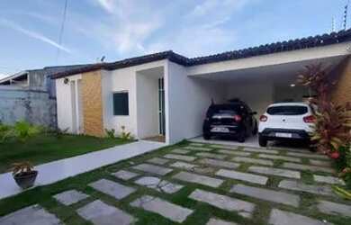 Imagem: A casa possui 3 Dormitórios, 3 Banheiros, 4 Vagas na garagem