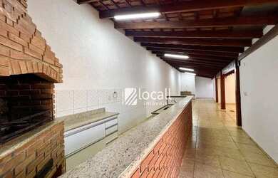 Imagem: A casa em condomínio possui 5 Dormitórios, 5 Banheiros, 4