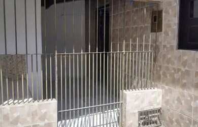 Imagem: A casa possui 2 Dormitórios, 1 Banheiro e está localizado