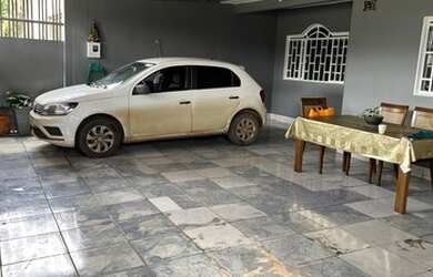 Imagem: A casa possui 4 Dormitórios, 3 Banheiros, 2 Vagas na garagem