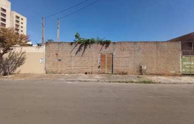 Imagem: O terreno possui 300m² de Área e está localizado em Parque