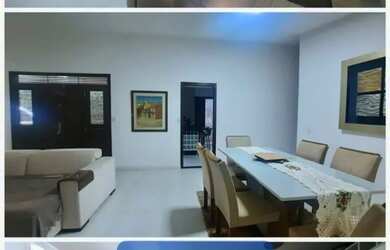 Imagem: A casa possui 5 Dormitórios, 3 Banheiros, 1 Vaga na garagem