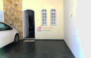 Imagem: A casa possui 3 Dormitórios, 3 Banheiros, 2 Vagas na garagem