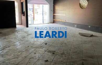 Imagem: O depósito possui 3 Vagas na garagem, 360m² de Área e está