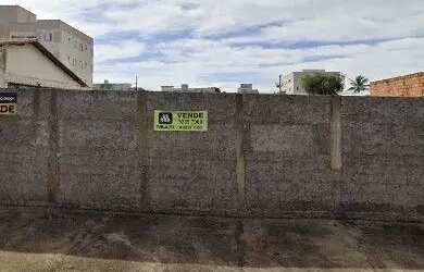 Imagem: O terreno possui 300m² de Área e está localizado em Segismundo