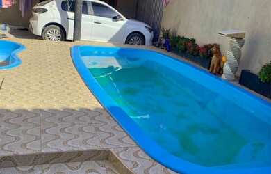 Imagem: A casa possui 3 Dormitórios, 2 Banheiros, 2 Vagas na garagem