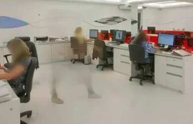 Imagem: O depósito possui 4 Vagas na garagem e 472m² de Área e está