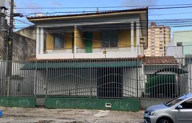 Imagem: A casa possui 5 Dormitórios, 5 Banheiros, 3 Vagas na garagem