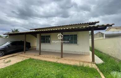 Imagem: A casa possui 3 Dormitórios, 3 Banheiros, 2 Vagas na garagem