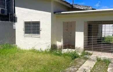 Imagem: A casa possui 2 Dormitórios, 2 Banheiros e está localizado