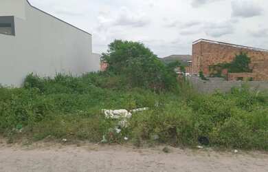 Imagem: O terreno possui 100m² de Área e está localizado em Campo