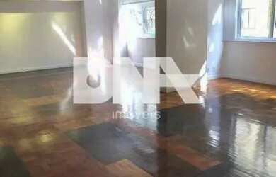 Imagem: O apartamento possui 5 Dormitórios, 5 Banheiros, 1 Vaga na