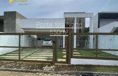 Imagem: A casa em condomínio possui 4 Dormitórios, 4 Banheiros, 4