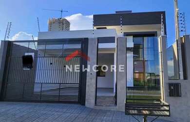 Imagem: A casa possui 3 Dormitórios, 3 Banheiros, 2 Vagas na garagem