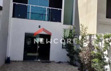 Imagem: A casa possui 2 Dormitórios, 2 Banheiros, 2 Vagas na garagem