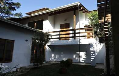 Imagem: A casa em condomínio possui 4 Dormitórios, 4 Banheiros, 5