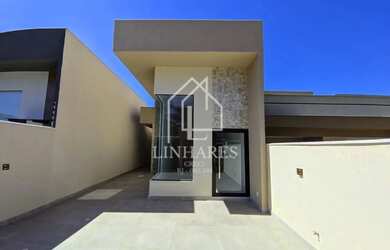 Imagem: A casa possui 3 Dormitórios, 2 Banheiros, 3 Vagas na garagem