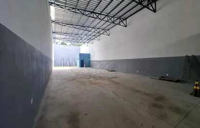 Imagem: O depósito possui 400m² de Área e está localizado em Jardim