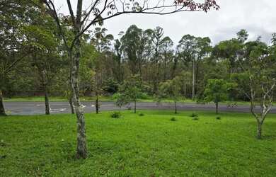 Imagem: O terreno possui 691m² de Área e está localizado em Alphaville