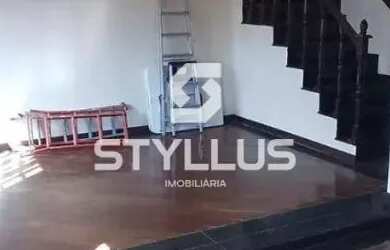 Imagem: A casa possui 3 Dormitórios, 3 Banheiros, 4 Vagas na garagem