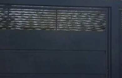 Imagem: A casa possui 2 Dormitórios, 2 Banheiros, 2 Vagas na garagem